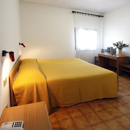 Ristorante Giulietta E Romeo 2* מונטקיו מאג'ורה